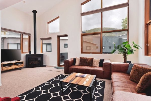 3 Bedroom & Loft Apartment – Snow Stream 10