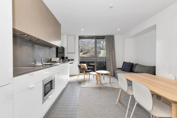 Studio Apartment – Squatters Run 26
