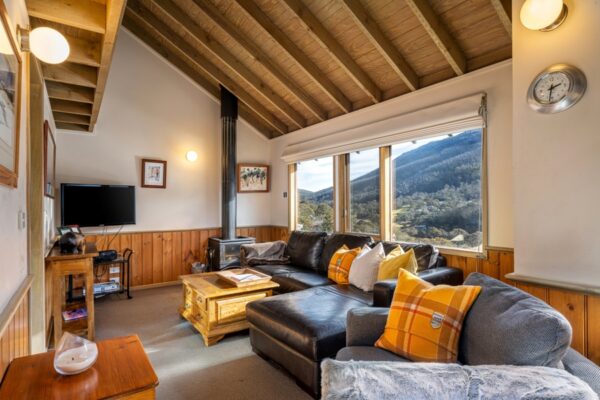 2 Bedroom & Loft Apartment – Banjo Townhouse 4