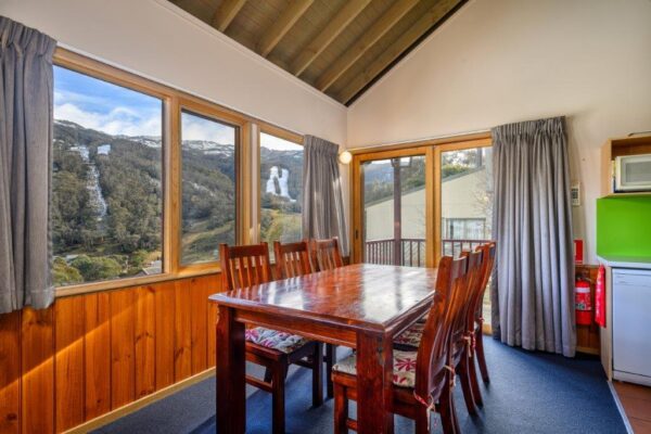 2 Bedroom & Loft Apartment – Banjo Townhouse 5