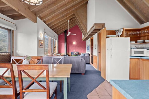 2 Bedroom & Loft Apartment – Banjo Townhouse 1