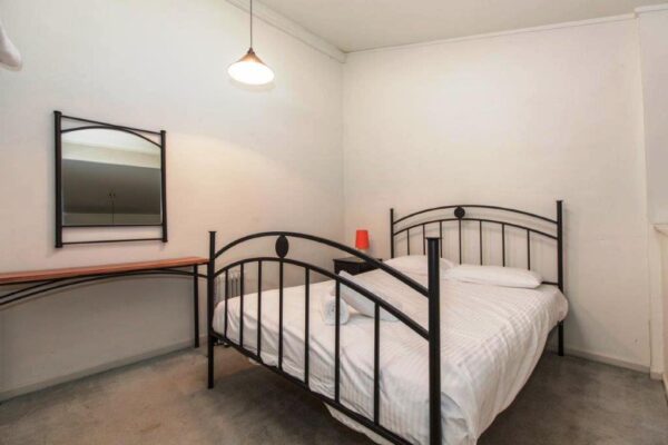 1 Bedroom Apartment – Razorback 12