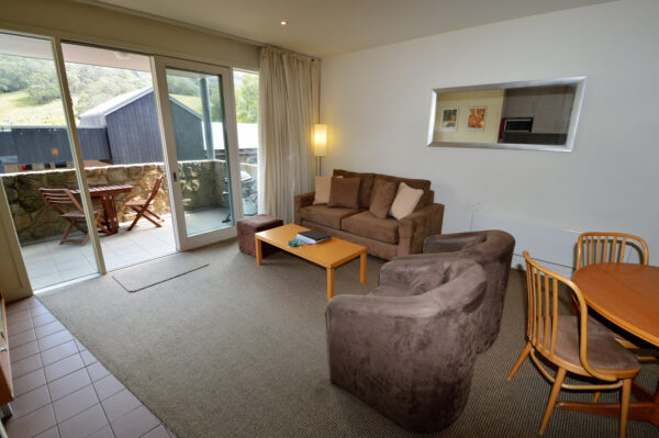 Studio Apartment – Squatters Run 1