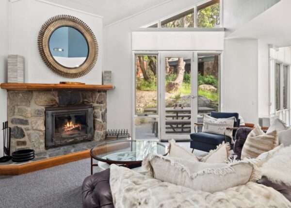 3 Bedroom & Loft Apartment – 11 Mountain Drive