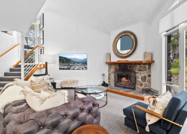 3 Bedroom & Loft Apartment – 11 Mountain Drive