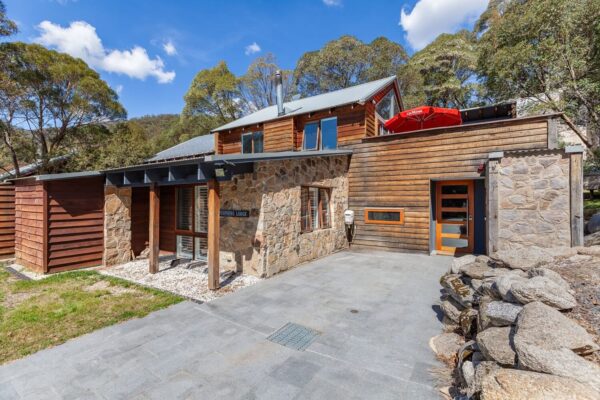 3 Bedroom Apartment – Feathers Lodge